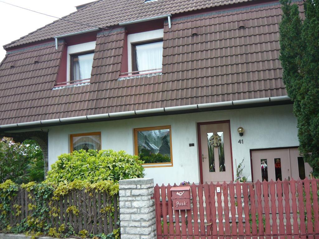 Fuevesi Vendeghaz Hotel Balatonfured Exterior photo